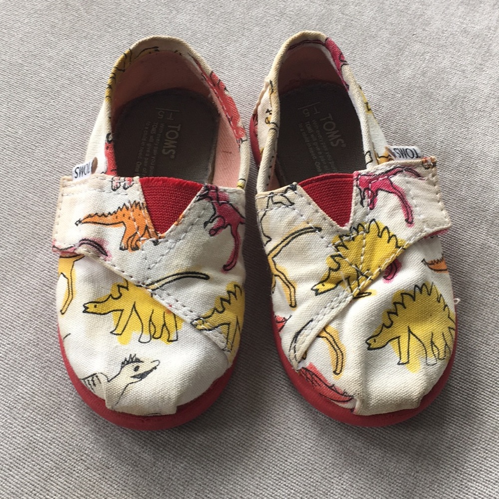 Dinosaur print Toms!